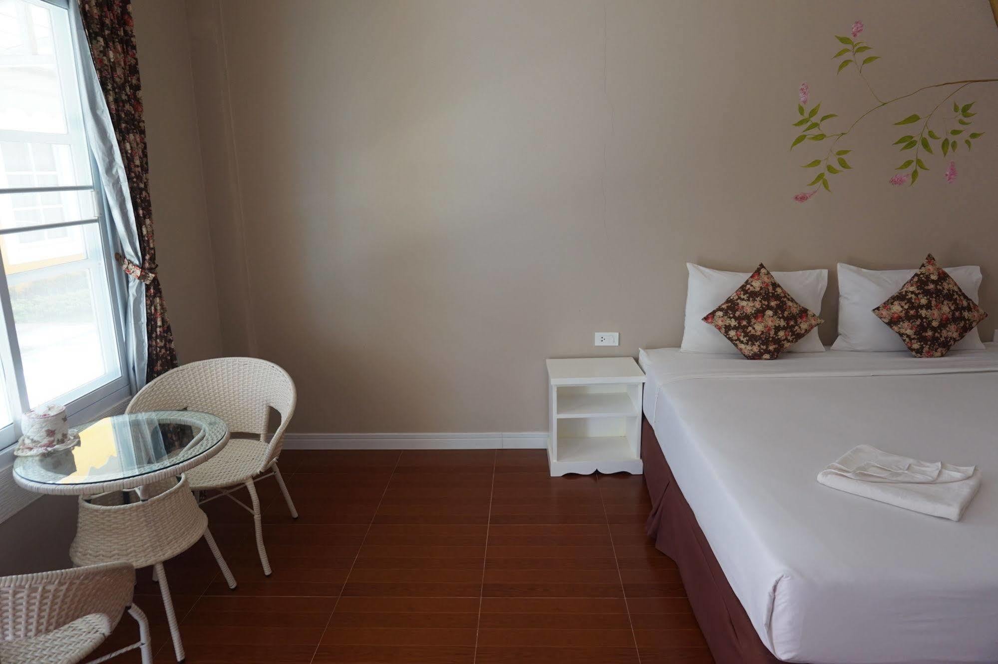 Color Ville Hotel Sha Certified Sakon Nakhon Dış mekan fotoğraf